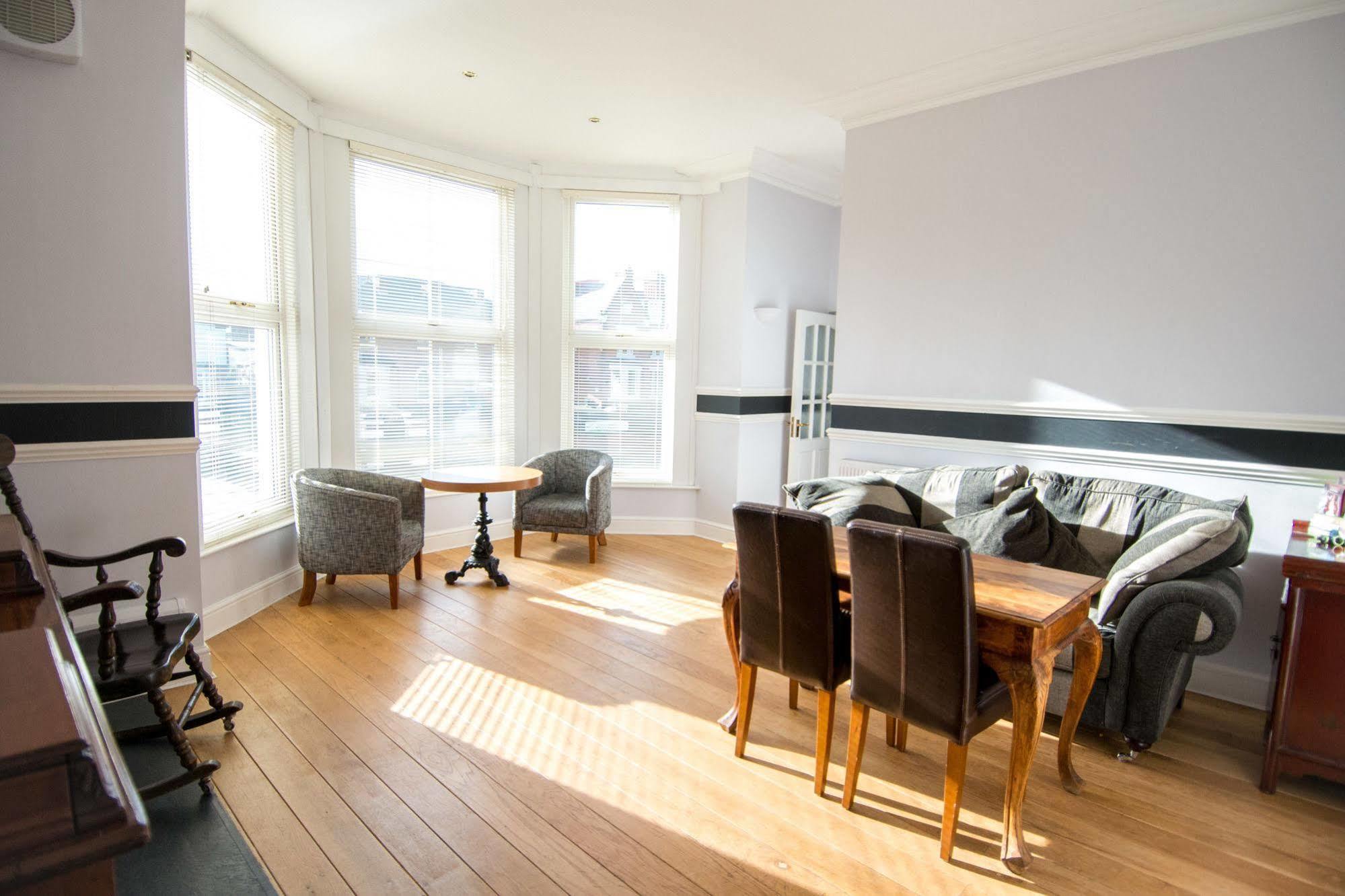 The York Hotel Wolverhampton Bagian luar foto