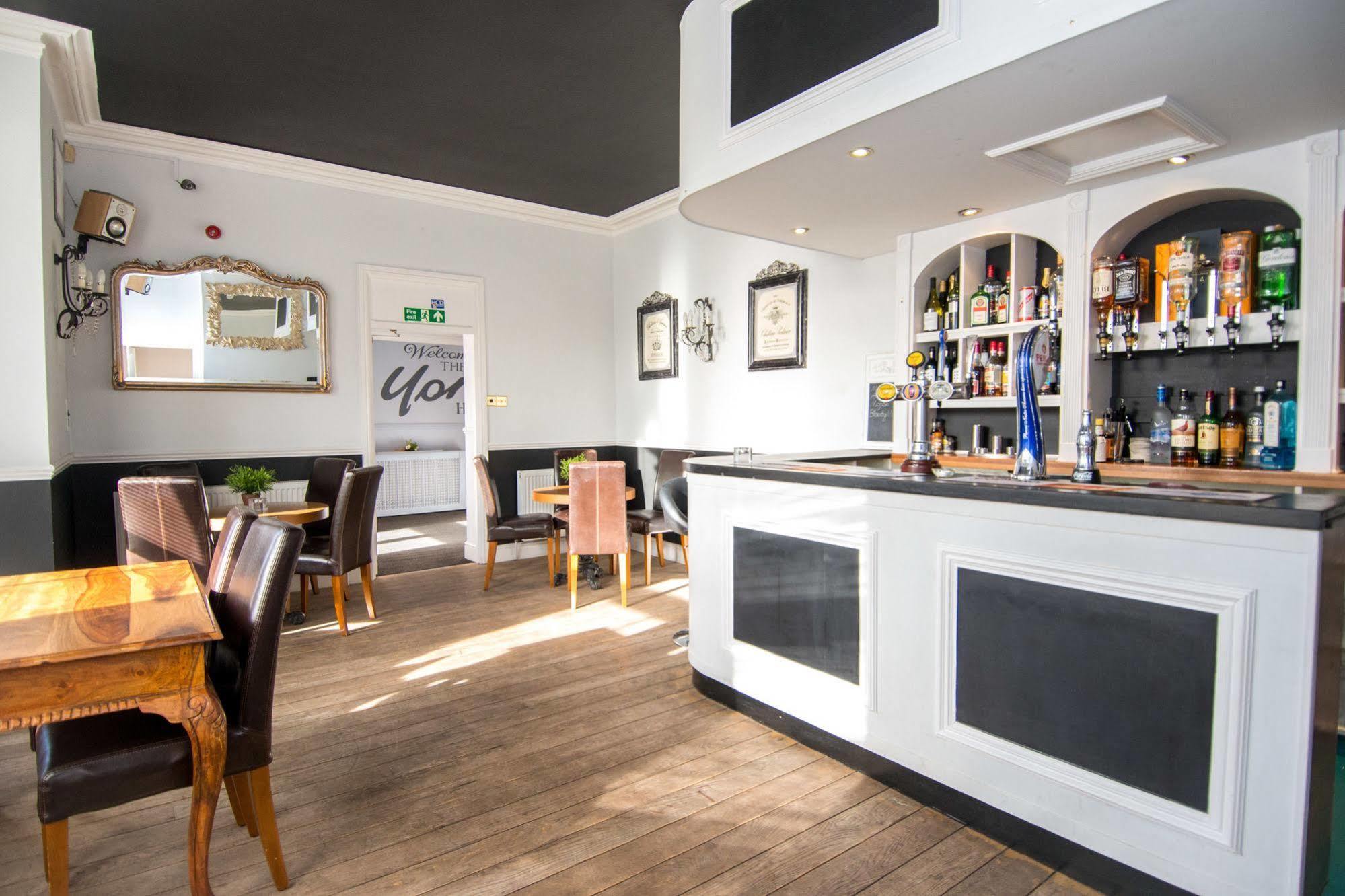 The York Hotel Wolverhampton Bagian luar foto