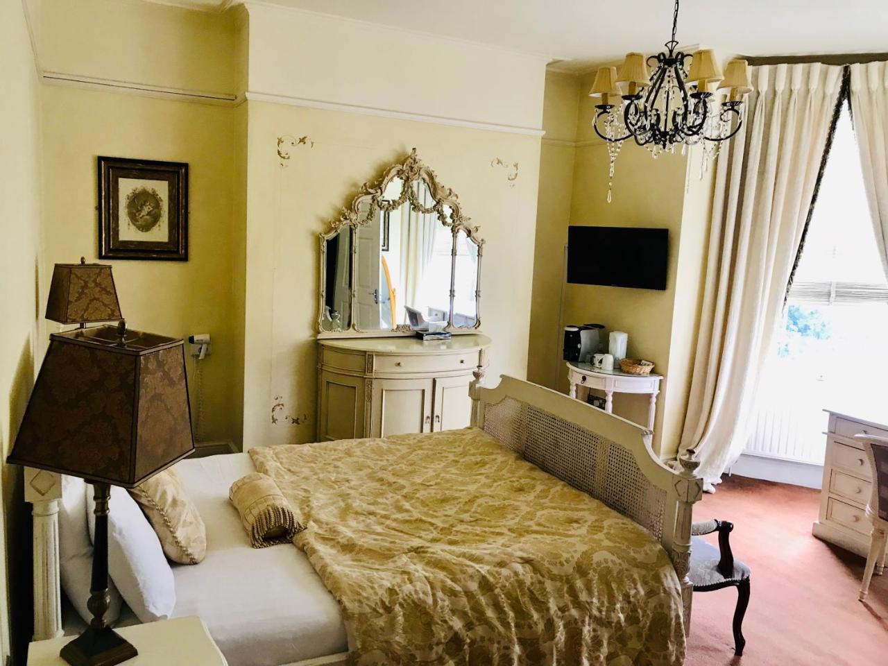 The York Hotel Wolverhampton Bagian luar foto